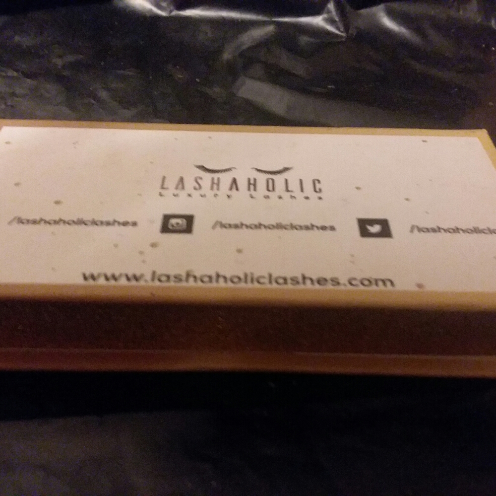 LASHAHOLIC EYELASHES - Picture 3 of 4